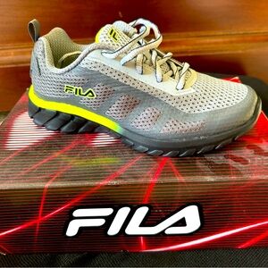 NWT FILA Diskize 2 Gray Yellow Kids Athletic Shoe Size 3